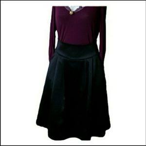 Suzy Shier xsmall A-line pleated skirt black w gold zipper and pockets